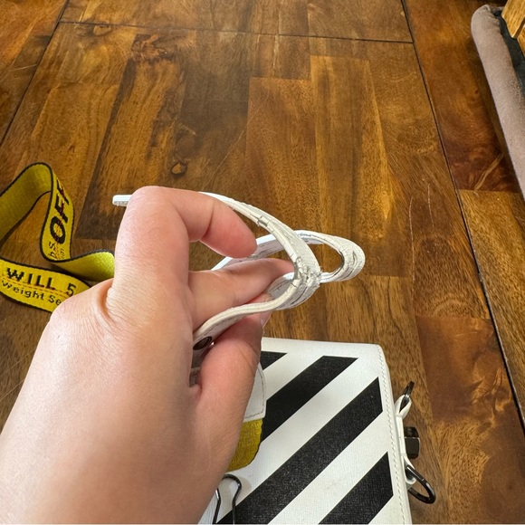 Preloved Off White Diagonal Flap Bag - Picture 6 of 16